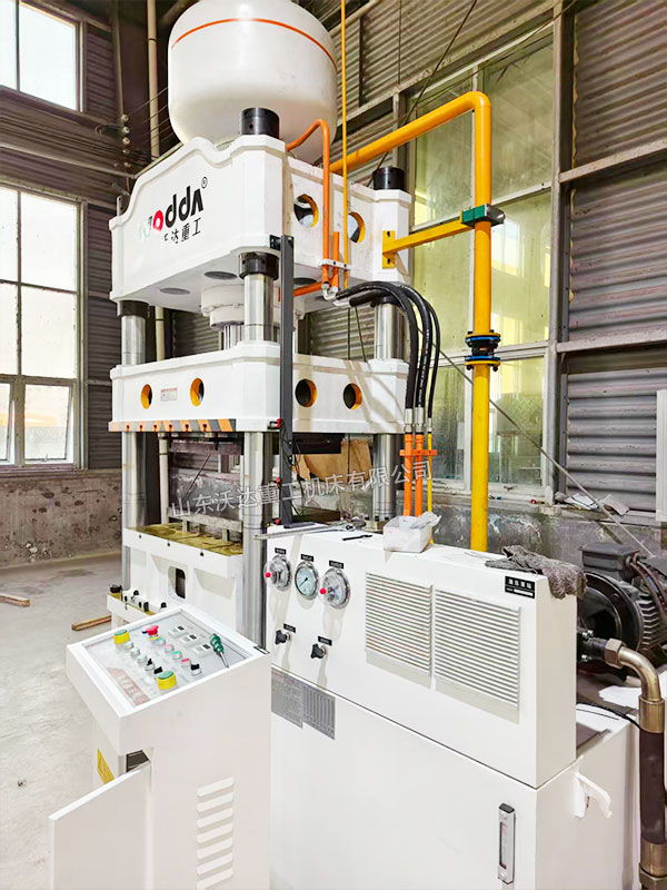 315噸四柱液壓機現場