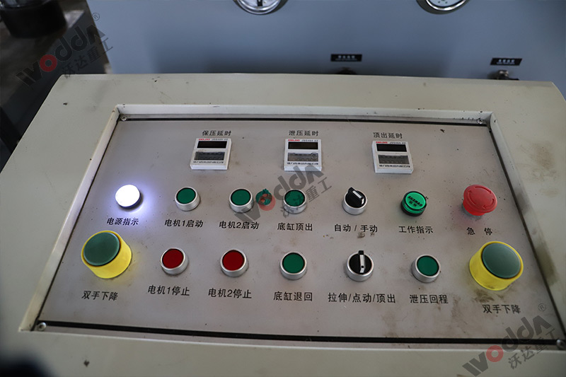 630噸拉伸液壓機(jī)按鈕控制臺(tái) 630噸拉伸液壓機(jī)按鈕控制臺(tái)
