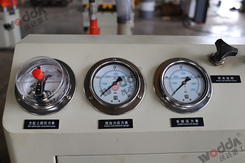 100噸三梁四柱液壓機壓力表 100噸三梁四柱液壓機壓力表
