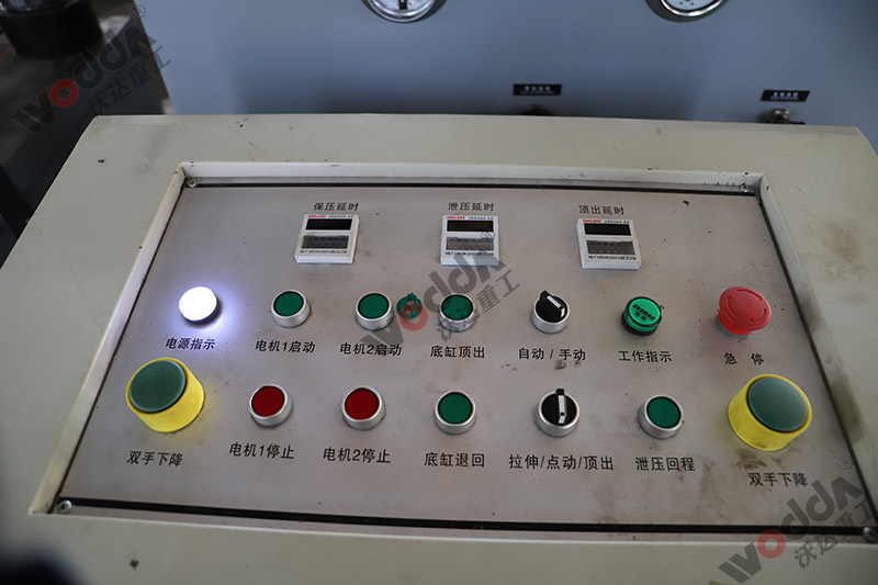 630噸四柱拉伸液壓機操控臺 630噸四柱拉伸液壓機操控臺