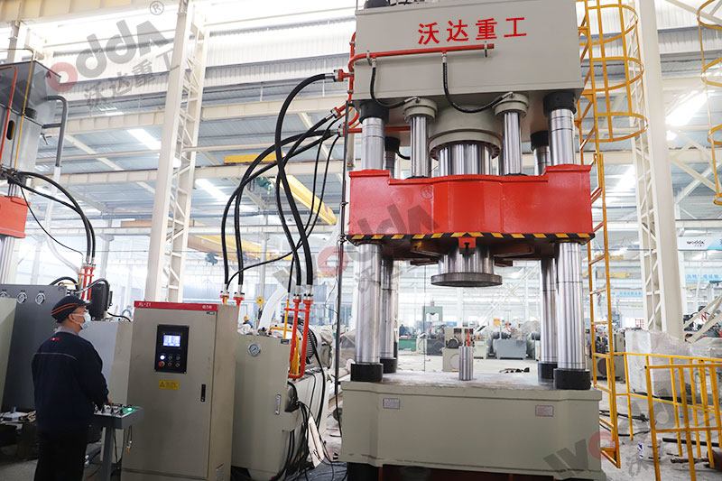 800噸封頭拉伸液壓機(jī) 800噸封頭拉伸液壓機(jī)