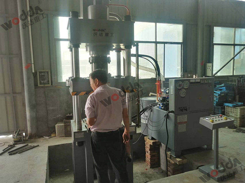 200噸不銹鋼離心風機成型液壓機(圖1) 200噸不銹鋼離心風機成型液壓機(圖1)