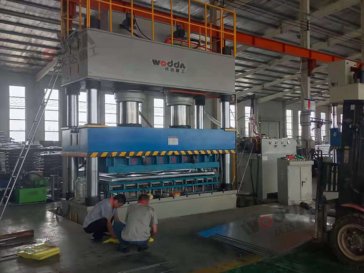 1000噸不銹鋼水箱板拉伸液壓機(圖2) 1000噸不銹鋼水箱板拉伸液壓機(圖2)