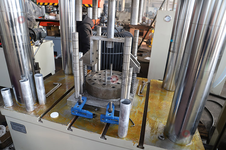500噸動(dòng)力電池電芯鋁殼拉伸液壓機(jī)模具 500噸動(dòng)力電池電芯鋁殼拉伸液壓機(jī)模具