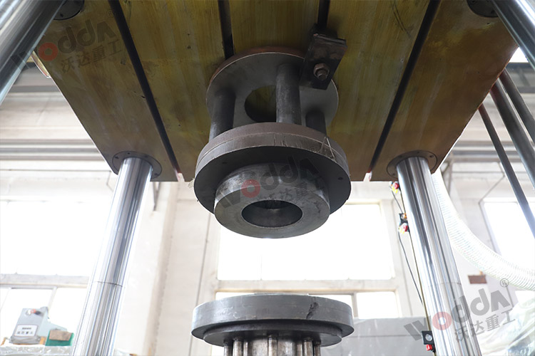 200噸金屬托盤拉伸液壓機(模具) 200噸金屬托盤拉伸液壓機(模具)