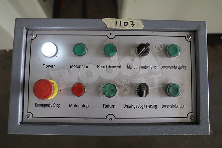 150噸拉伸機(控制臺) 150噸拉伸機(控制臺)