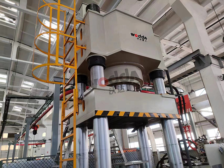 1000噸陶瓷粉末成型液壓機客戶現場 1000噸陶瓷粉末成型液壓機客戶現場