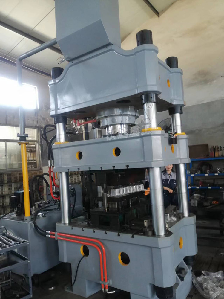 315噸四柱液壓機(jī)拉伸柴油機(jī)護(hù)蓋 315噸四柱液壓機(jī)拉伸柴油機(jī)護(hù)蓋