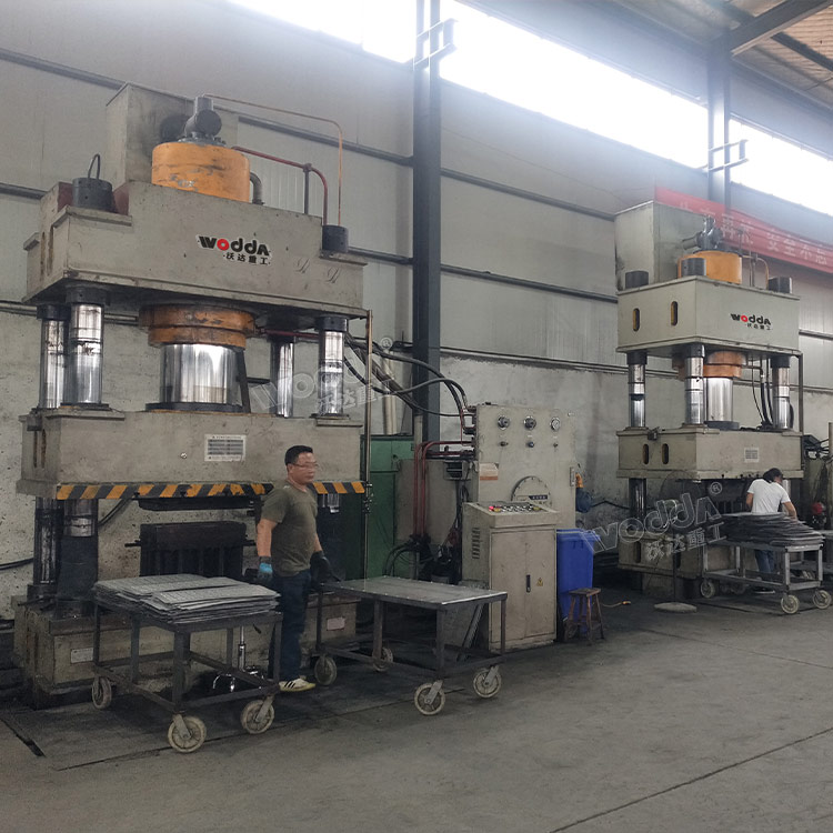 不銹鋼地溝蓋板成型液壓機客戶現(xiàn)場 不銹鋼地溝蓋板成型液壓機客戶現(xiàn)場