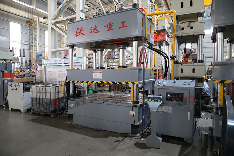 200噸三梁四柱液壓機 200噸三梁四柱液壓機