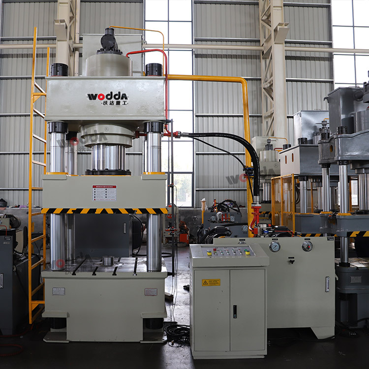 500噸三梁四柱液壓機.jpg 500噸三梁四柱液壓機.jpg