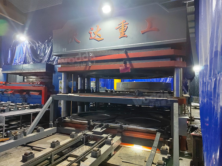 碳纖維熱壓成型液壓機(jī) 碳纖維熱壓成型液壓機(jī)