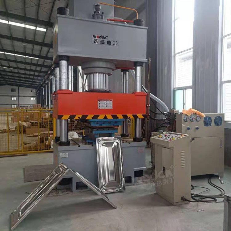500噸不銹鋼水箱板拉伸液壓機客戶現場.jpg 500噸不銹鋼水箱板拉伸液壓機客戶現場.jpg