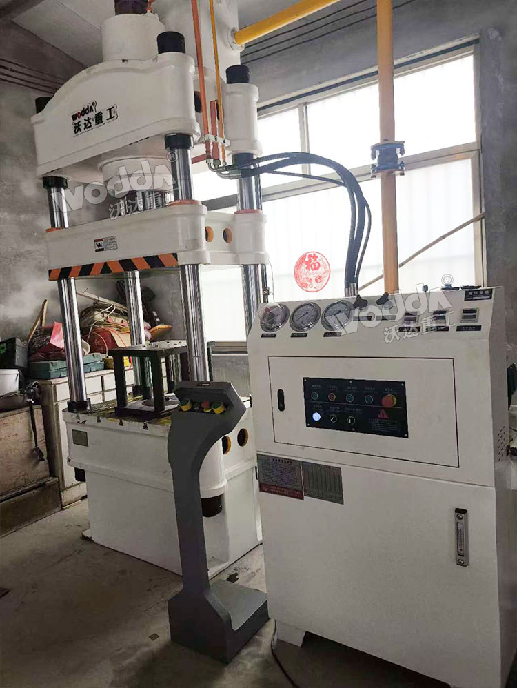 200噸四柱液壓機 200噸四柱液壓機