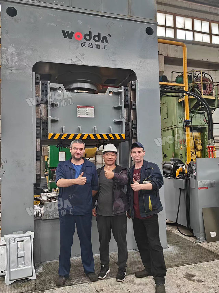 630噸廚具灶臺拉伸液壓機客戶現場 630噸廚具灶臺拉伸液壓機客戶現場